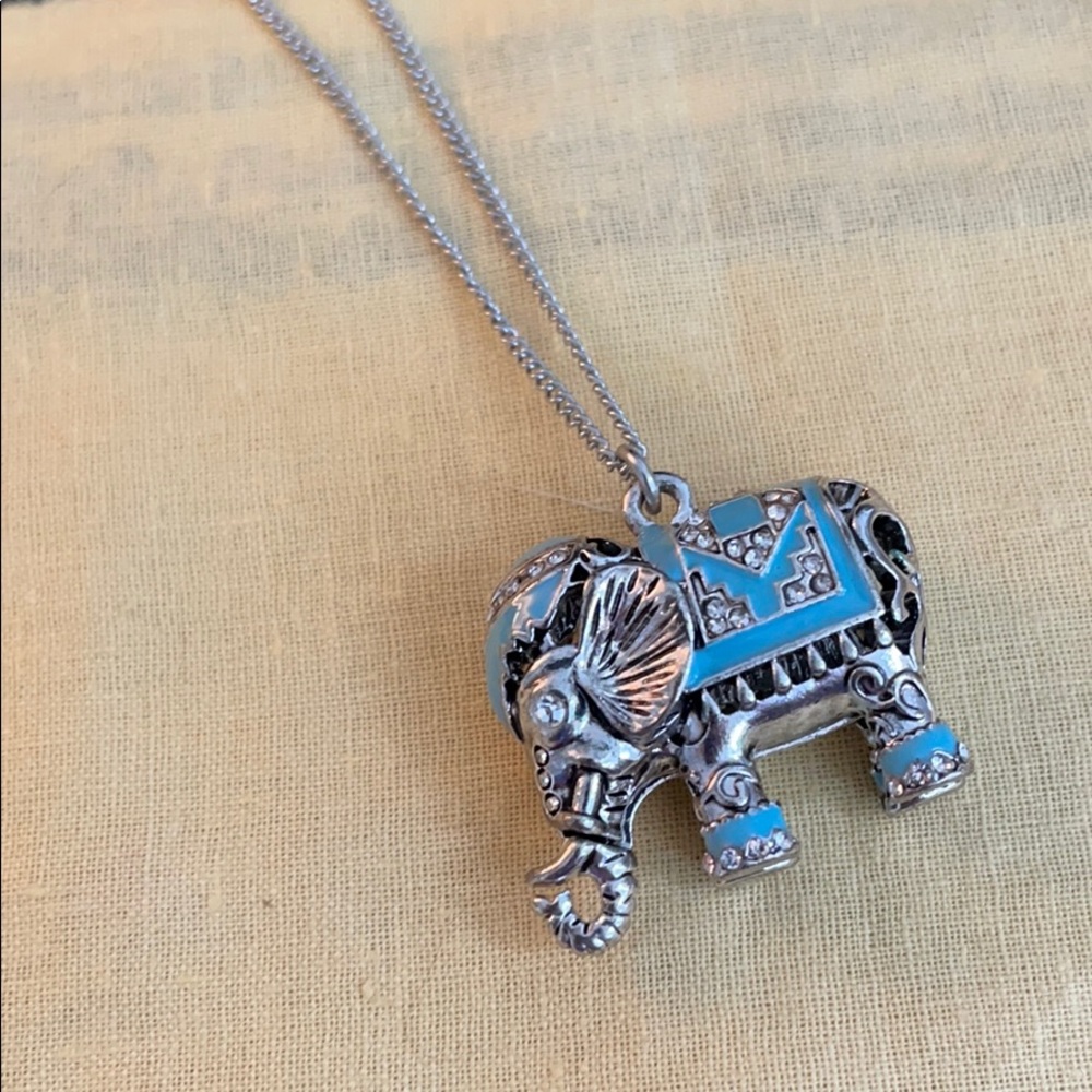 NWOT Elephant pendant long necklace